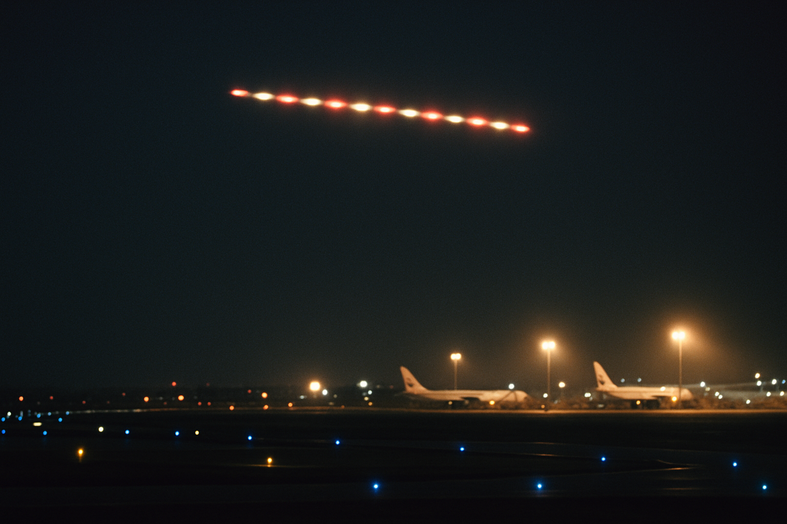 AI illustration of the Hangzhou Xiaoshan Airport UFO Incident (2010) incident (2)